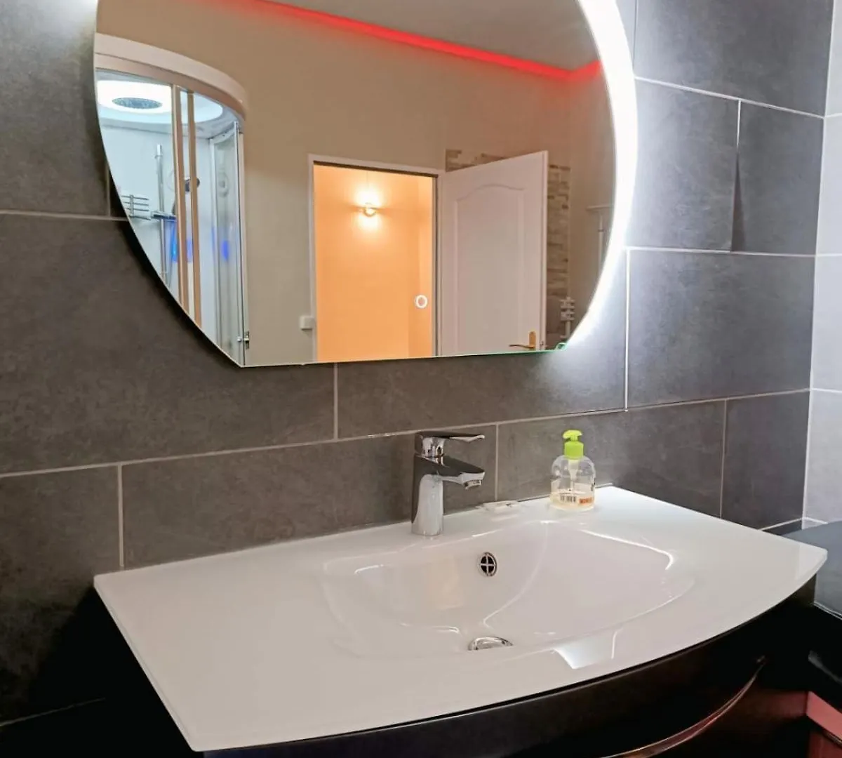 Studio Calme Avec Jacuzzi Acces Bus Direct Gare Villeurbanne